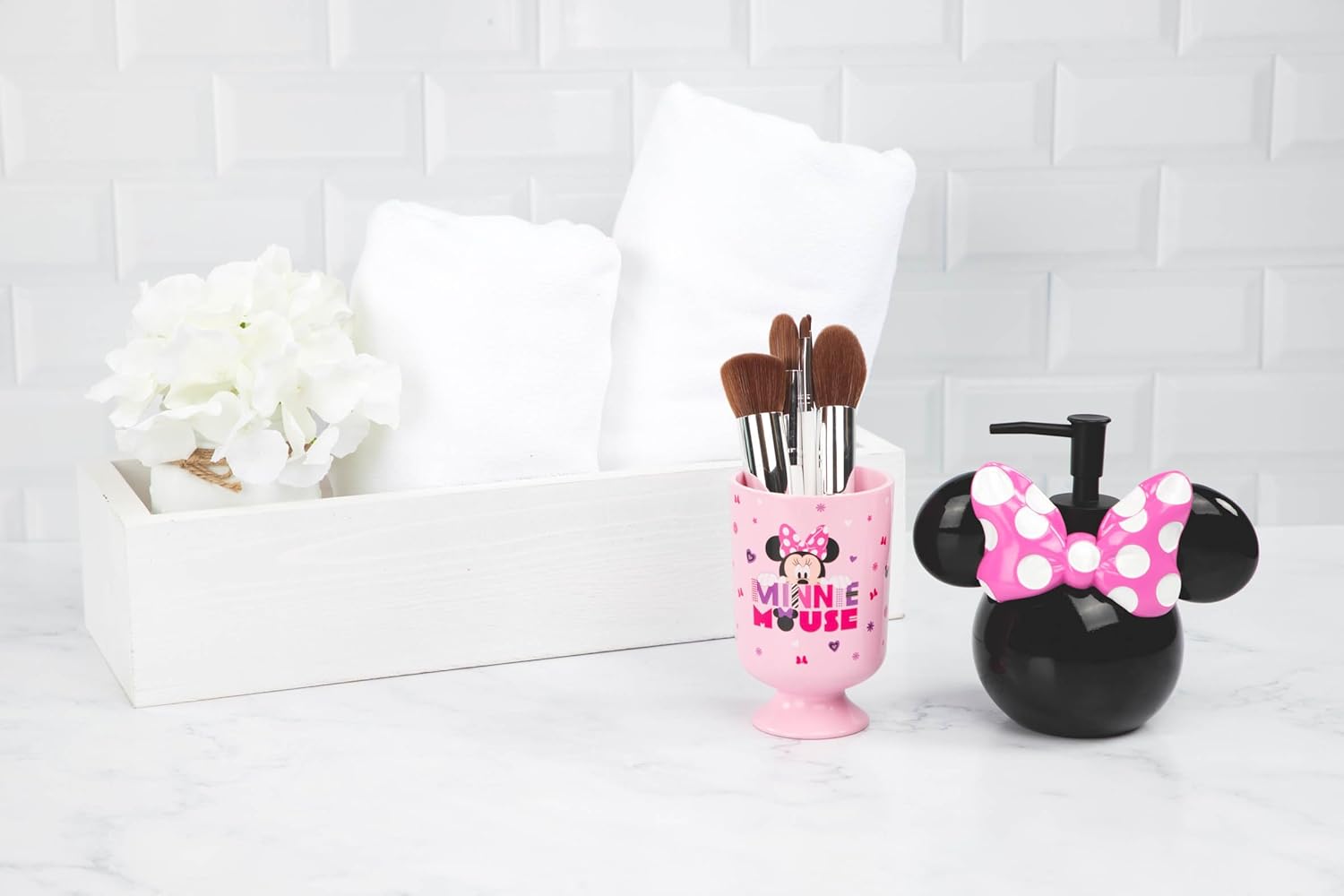 Jay Franco Disney Minnie Mouse 2 Piece Bathroom Set