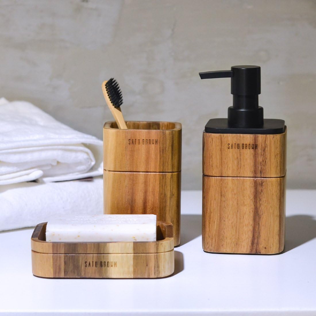 Bathroom Accessory Set 3-Piece Acacia Wood Rlegant Reusable and Eco-Friendly