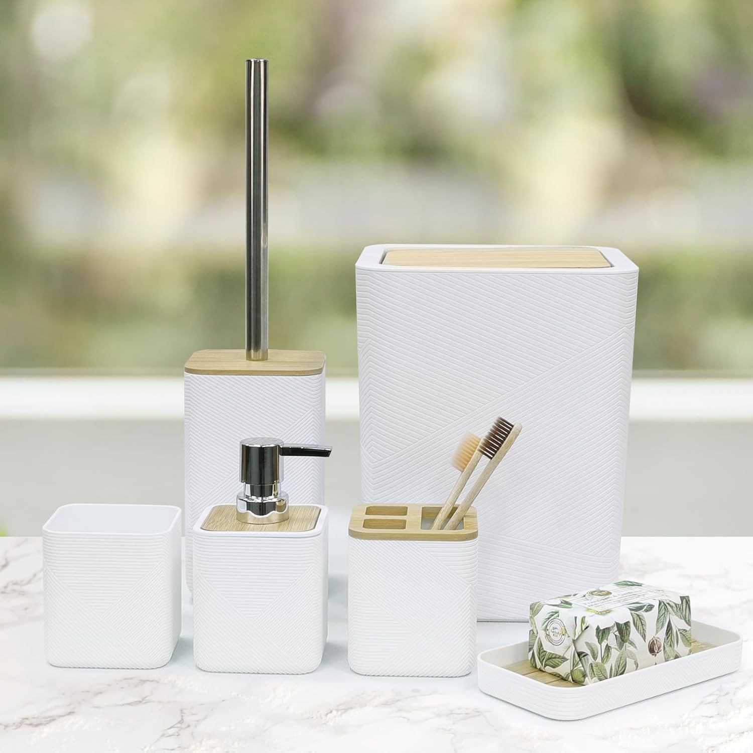 Bathroom Accessories Set for the Luxurious Home